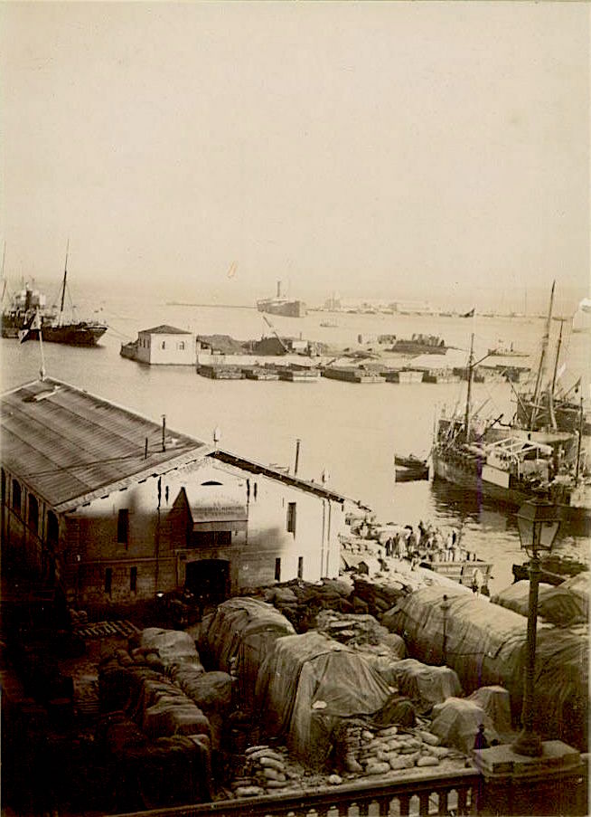 Le quai SCHIAFFINO & JOBEZ des lignes côtières (et non JOUVET), les docks du VULCANUS de 1913 (photo de 1892).jpg