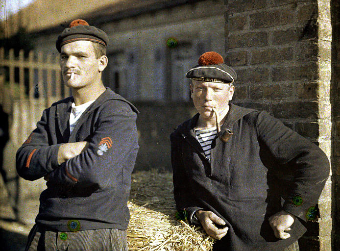 La même, avec cigarette. Plan resserré, bachi enfoncé. 03/09/1917.