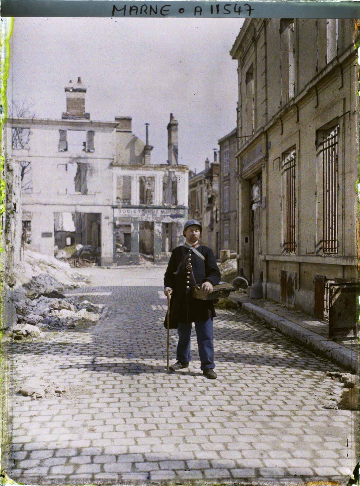 Plan plus large, facteur rue de l'Isle, Reims, France, 05/04/1917.