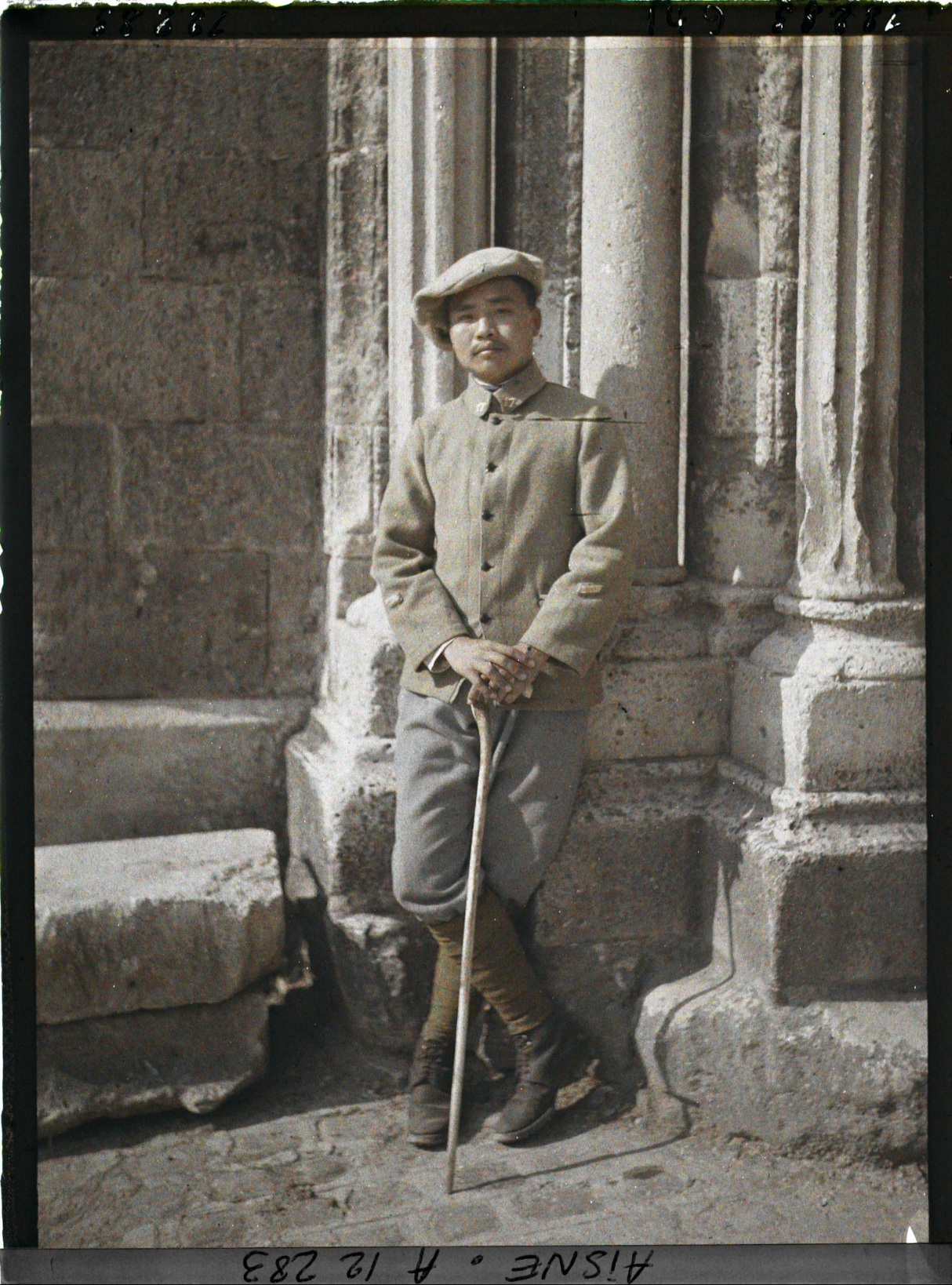 Série originale française. Soldat du 17ème régiment de Tirailleurs indochinois,  Soissons, juin 1917, photo Fernand Cuville.