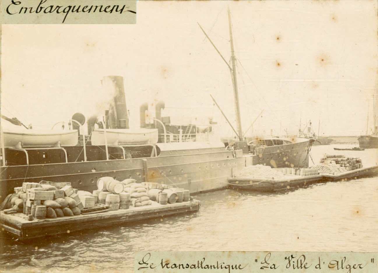 Marseille Joliette avant 1900, embarquement-chargement de la VILLE DE TUNIS (ce n'est pas la VILLE D'ALGER).jpg