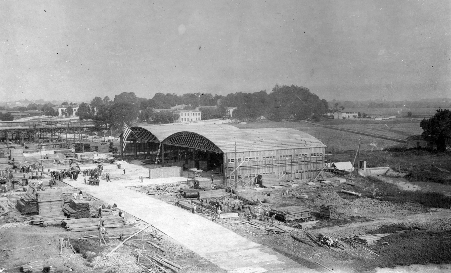 Base aéronavale de Pauillac Naval History and Heritage Command le lazaret au dessus des hangars.jpeg