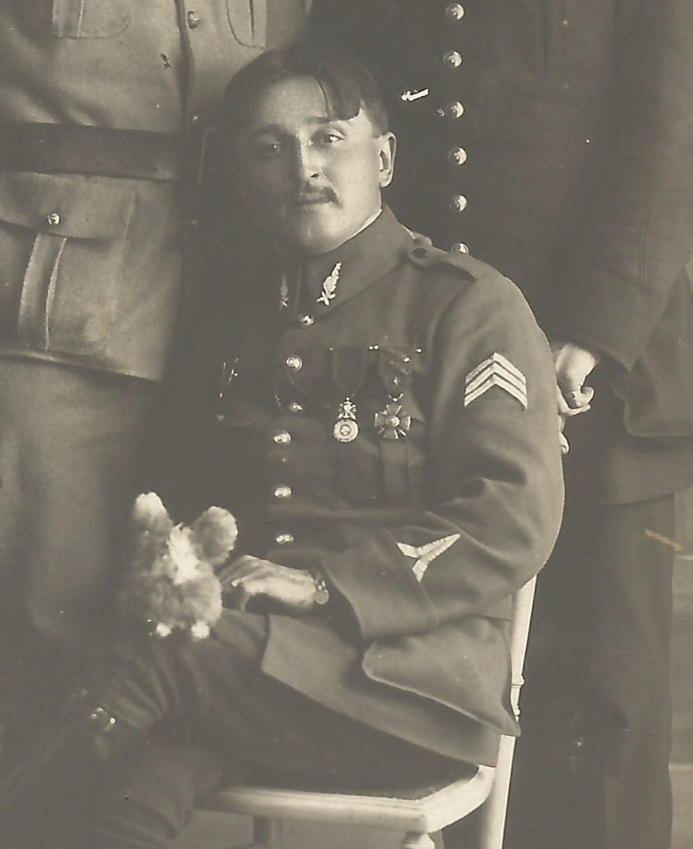 Aviateur médaillé en 1917.jpg