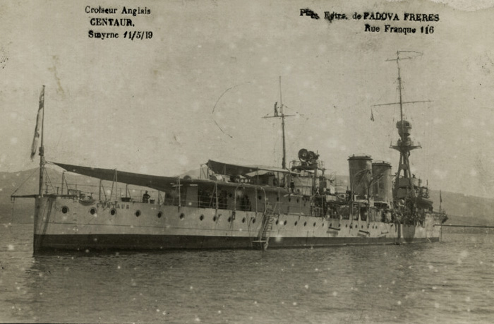 1919 5 11 croiseur léger CENTAUR à Smyrne fire117.jpg