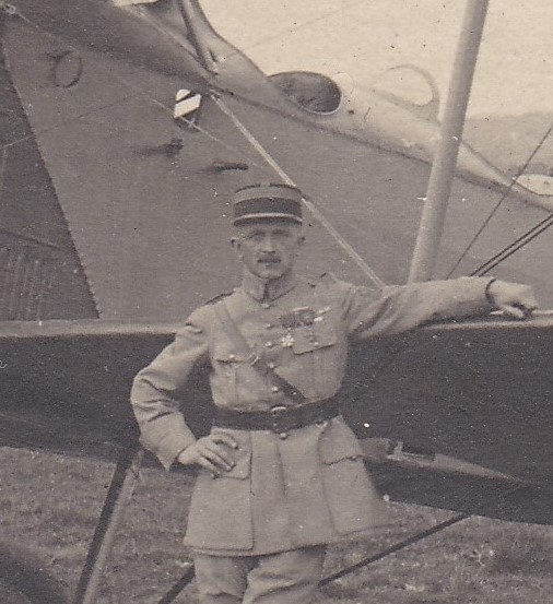 aviateur avec avion 1914 1918 Gros plan.jpg