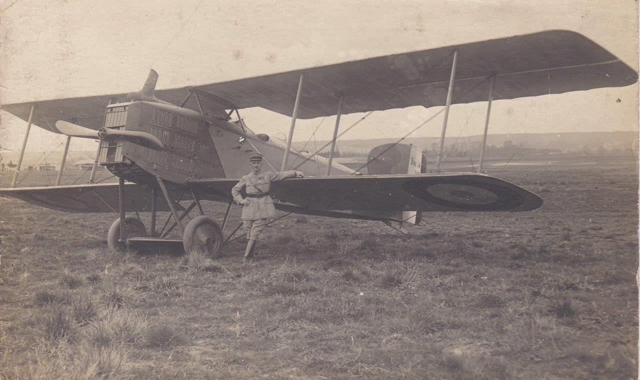 aviateur avec avion 1914 1918 reduit.jpg