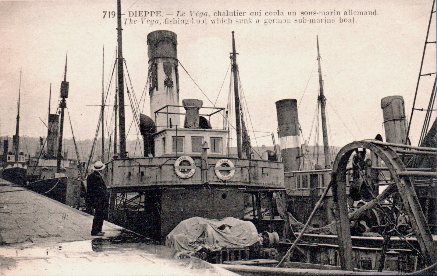 VÉGA  – Chalutier  boulonnais B. 2862 – I – .jpg