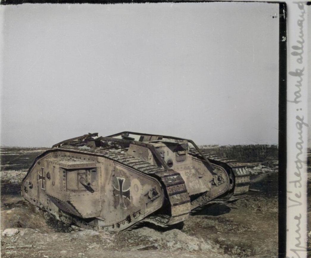 ww1 tank in german use colour.jpg