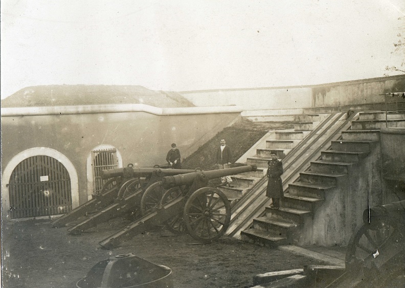 120 L Fort d'Arches fossé de batterie Est 1901.jpg