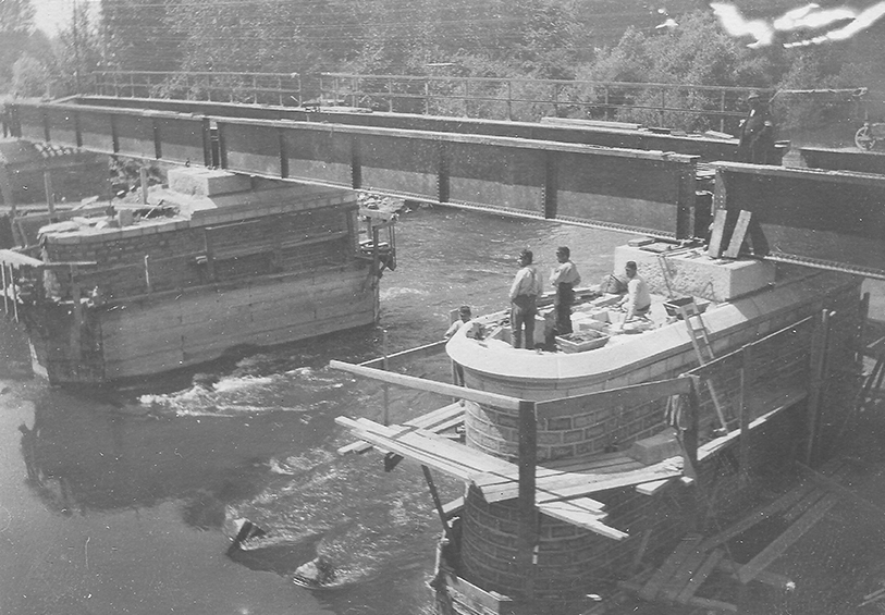 63_Pont sur la Marne près de Châlons_vue prise du chemin de fer_L'autre pnot démoli avant le passage des allemands_29 mai 1915.jpg