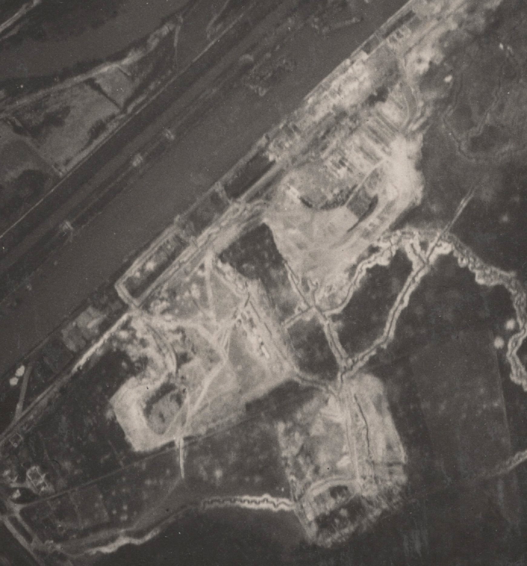ww1 Berry au bac 1915 french trenches.close up.jpg