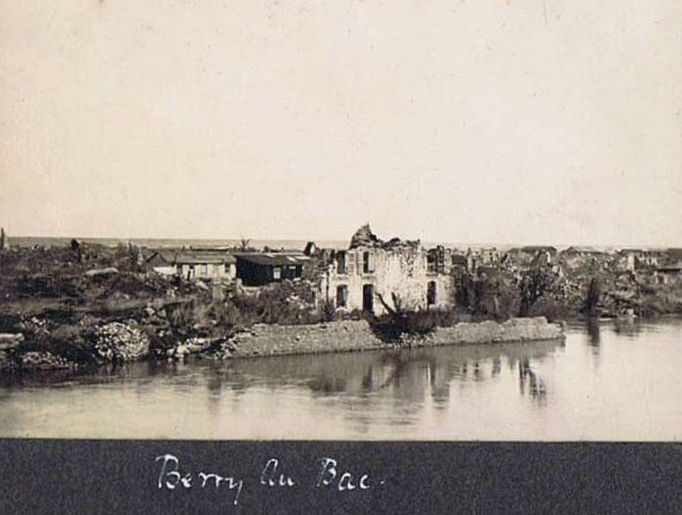 ww1 Berry au bac 1920 river.jpg