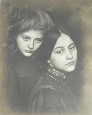Rudolf-1848-1918-und-Minya-Diez-Dührkoop-1873-1929-Fotografie-Dührkoop+Tänzerinnen-Gertrud-und.jpg