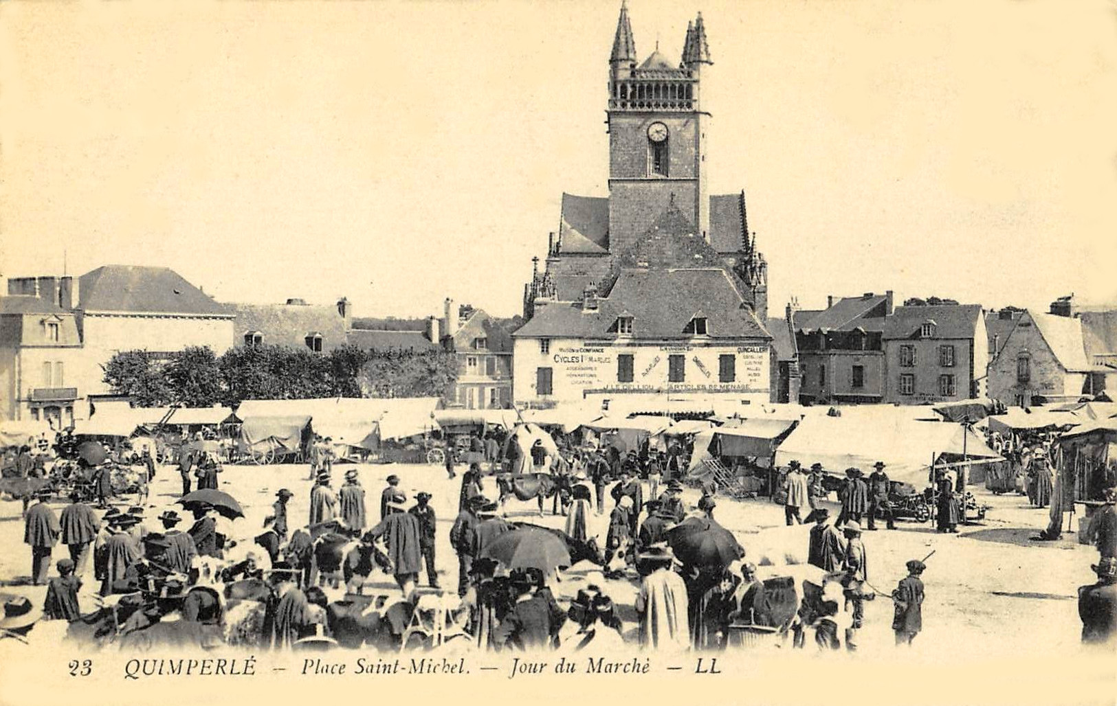 Quimperlé -Place Saint-Michel - .jpg