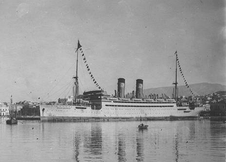Vasilefs_Constantinos_en_Pirée_APOR094304.jpg