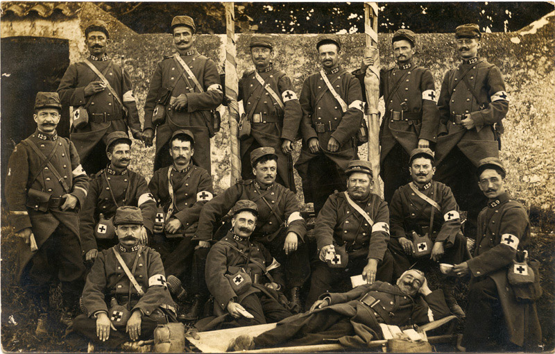 1914-08 Brancardiers du 129° RIT d'Agen, photo Leroy à Draguignan.jpg