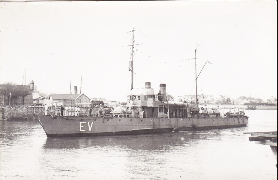 EVEILLE 811_001.jpg