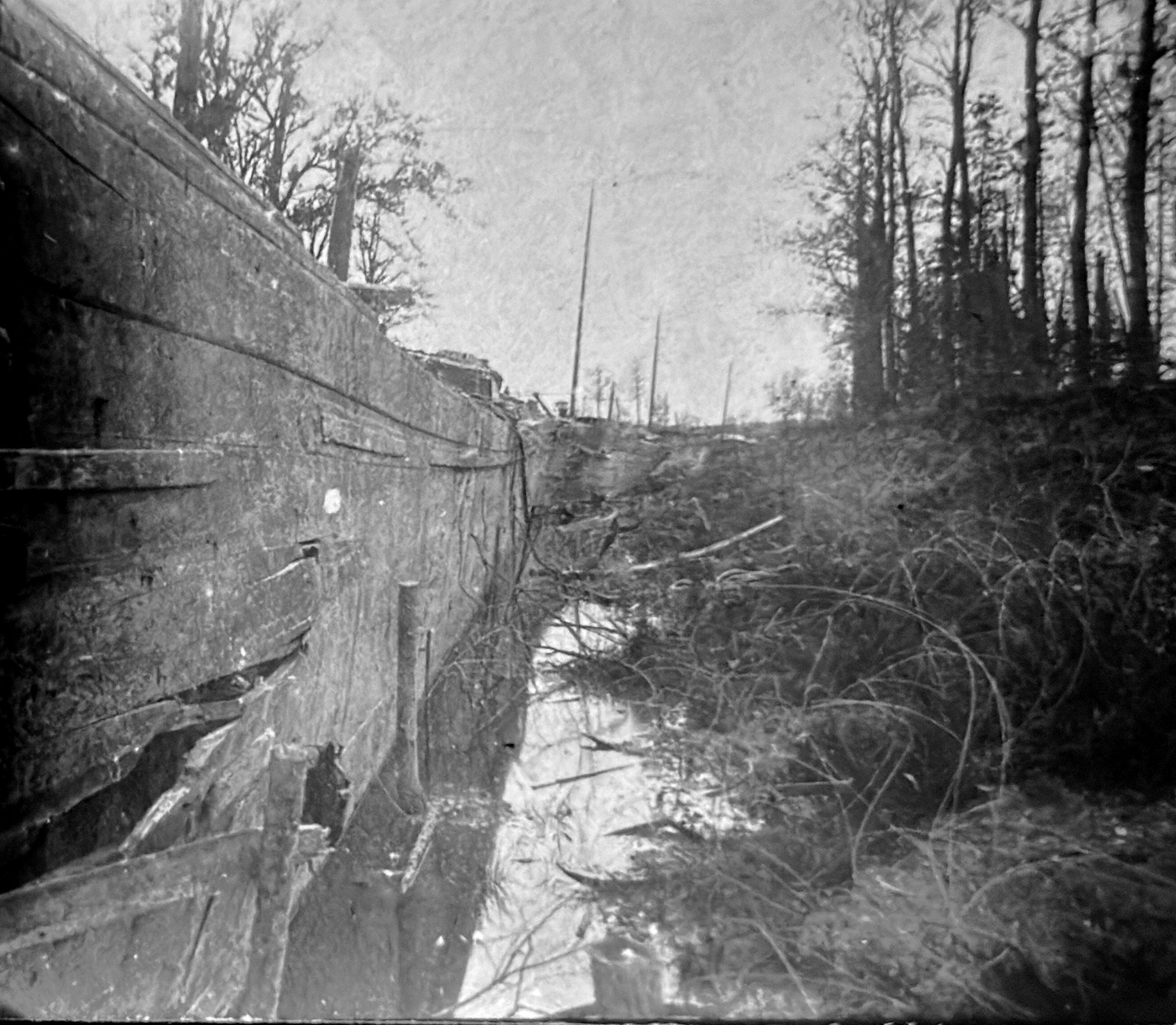 Berry Au Bac ww1. canal side of barge April 1916 1b.jpg