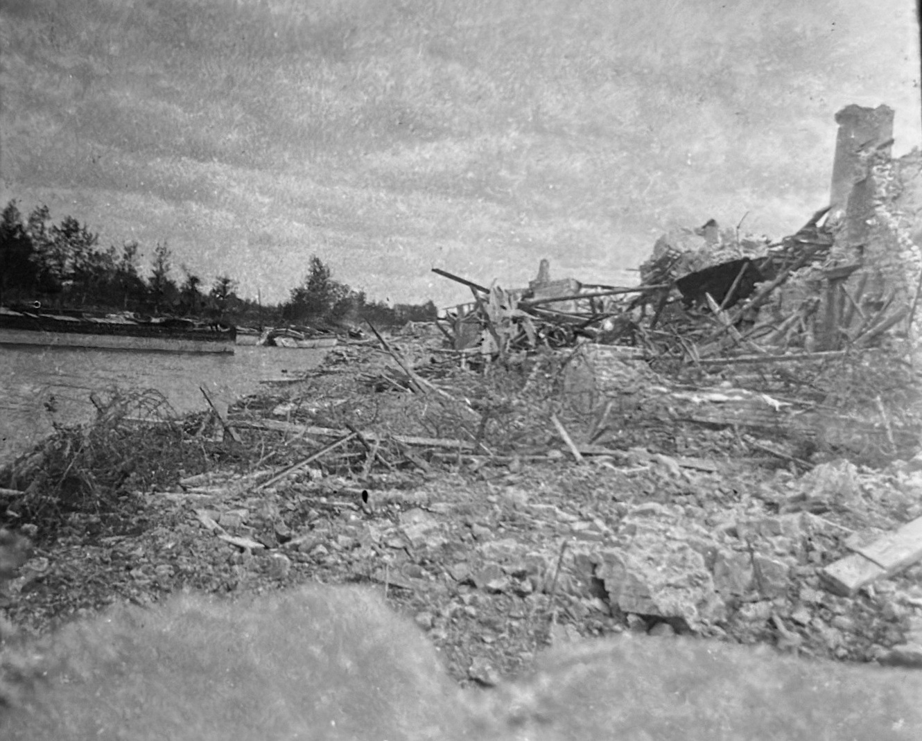 Berry Au Bac ww1.trench April 1916. photo. 1.canal.jpg