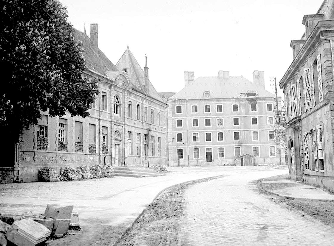 Préfecture Cloche caserne..jpg