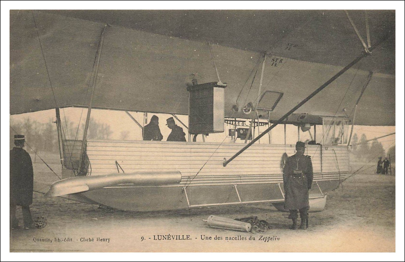 Zeppelin IV Lunéville 1913 nacelle.jpg