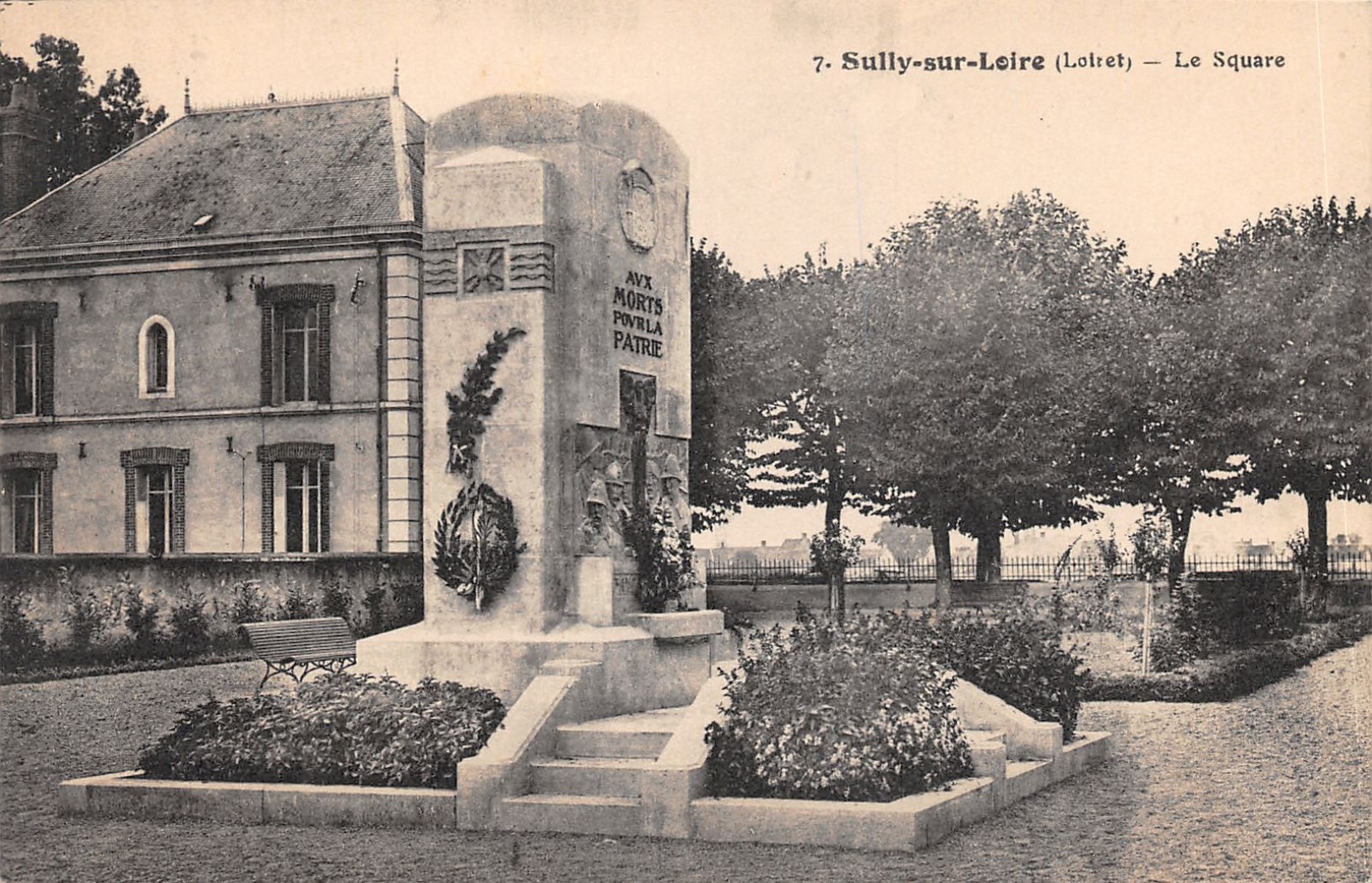 MONUMENT AUX MORTS - 1-7-2.jpg