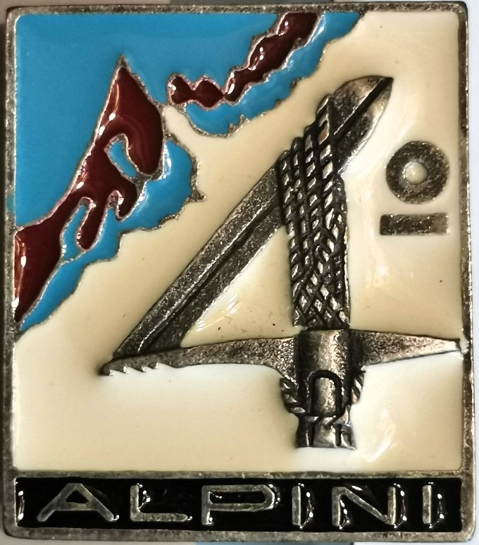 4e Alpini insigne.jpg