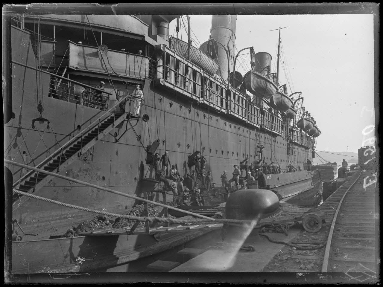 BURDIGALA 1916 9 18 embarquement de troupes pour salonique à toulon 1555435_2_1.jpg