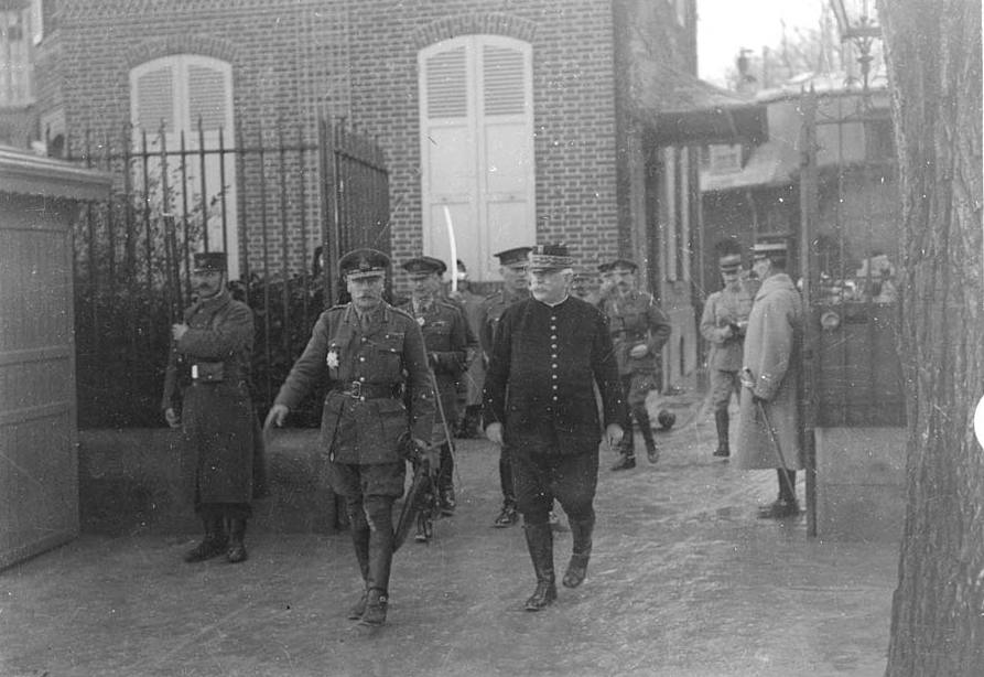 Conférence de Chantilly, décembre 1915. Le général Joffre et le général Haig. Photo National Library of Scotland.