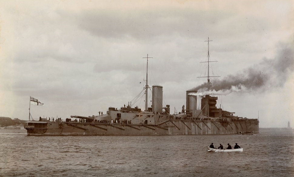 Le Queen Mary quittant la rivière Tyne, 1913.<br />Tyne &amp; Wear Archives &amp; Museums.