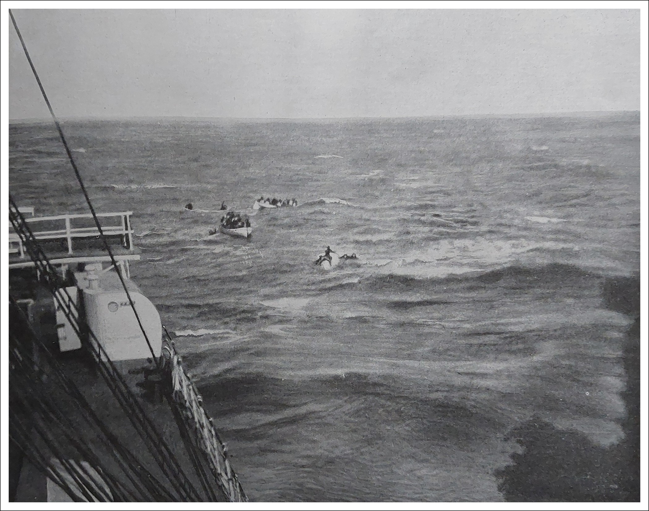 &quot;Meurtres en haute mer - Le torpillage du FALABA.&quot;<br />&quot;Des passagers ou hommes d'équipage essaient de rejoindre à la nage les embarcations déjà surchargées, et dont l'une s'est retournée.&quot;