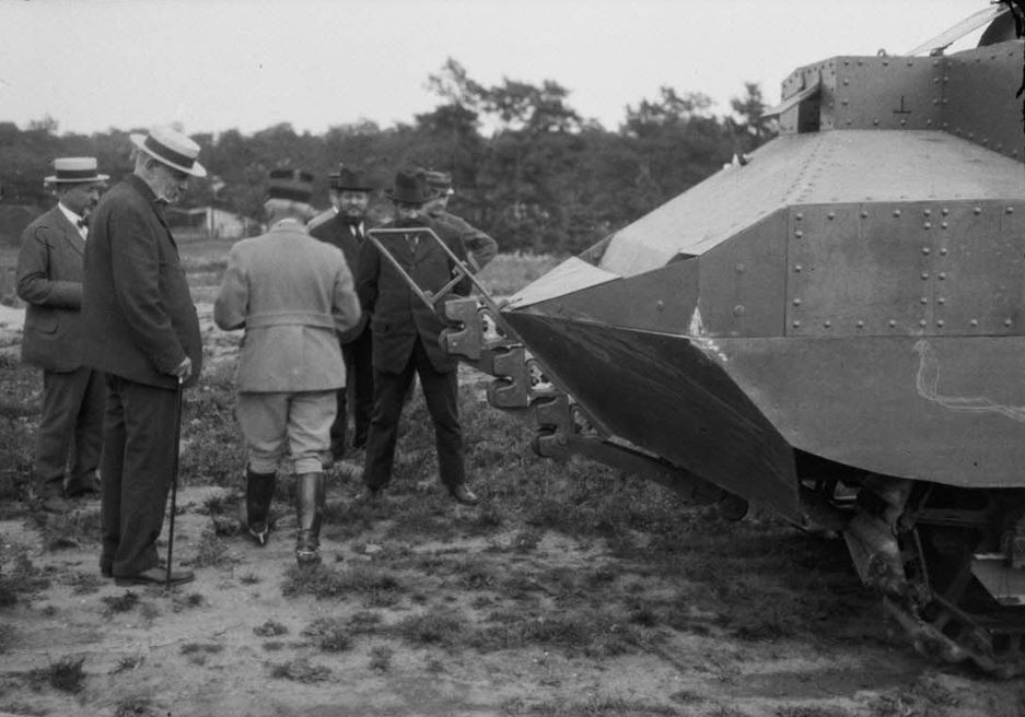 char Schneider CA coupe barbelés 001.JPG