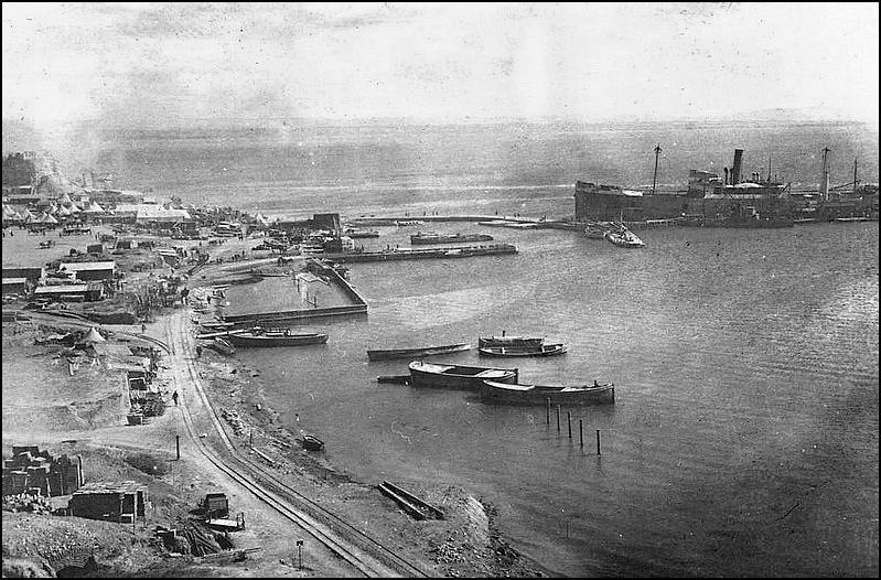 1915 4 25 RIVER CLYDE débarquement.jpg