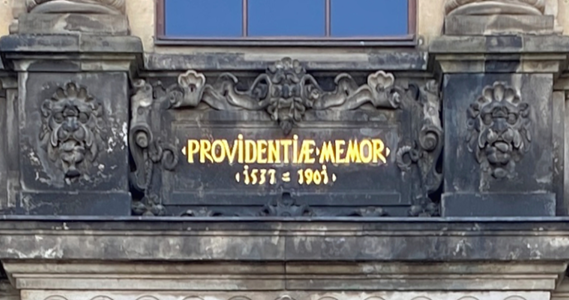 dresden Schloss georgstor.png