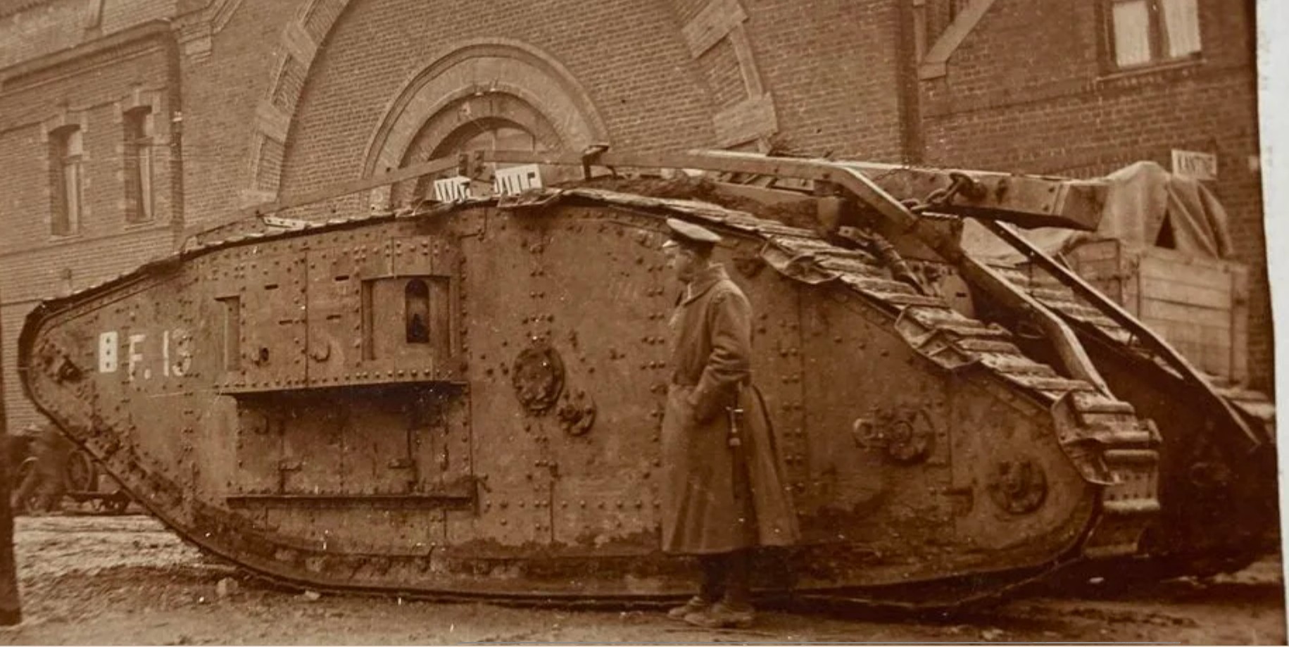 Tank GB de prise rue Ernest Hiolle.jpg