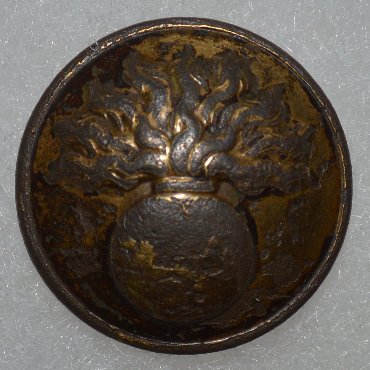 Infanterie - 22,57mm - Troupe - cuivre - doré (1).JPG