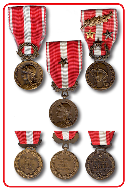 différente versions de la médaille de la valeur militaire.JPG