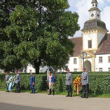 « Leibertag » : Chaque année en octobre, on célèbre le Jour du Souvenir du Leibregiment au château d'Oberschleißheim, près de Munich.