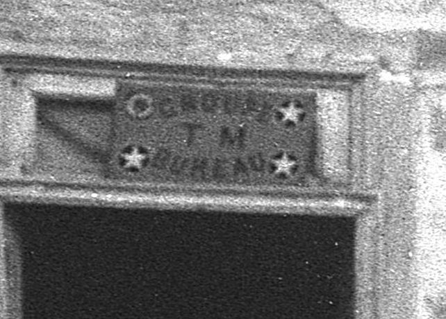 AMVS-plaque verre- 40a cycliste et camion garés devant bureau du groupe lieu non localisé.jpg