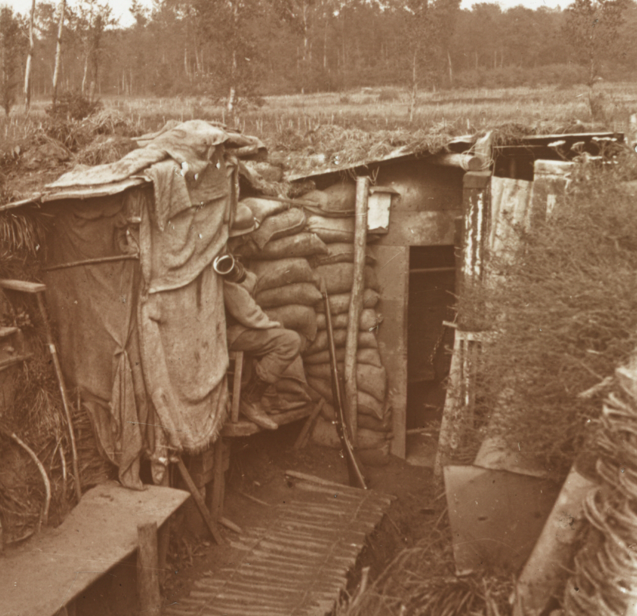 51-55 poste d ecoute_edited.jpg