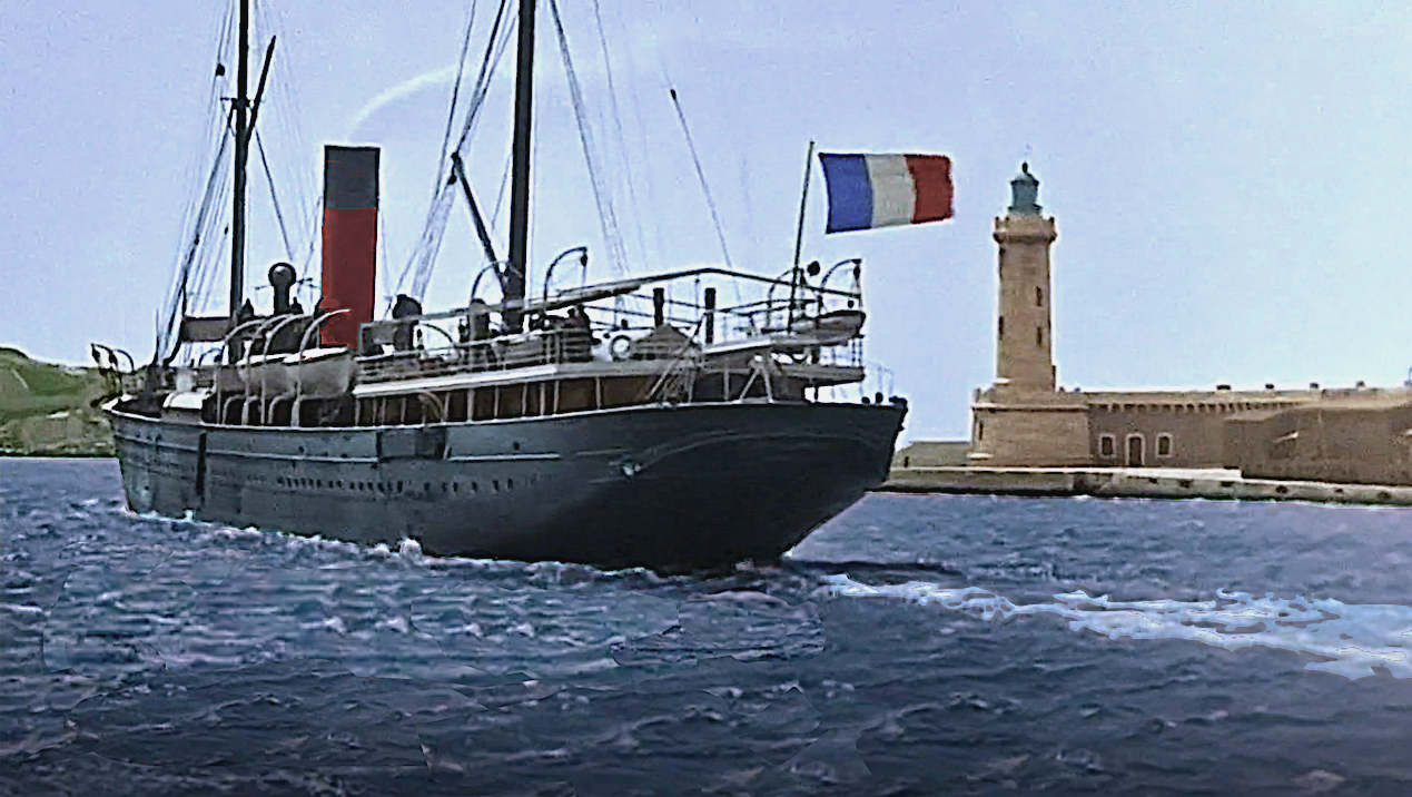 Départ d’un transatlantique à Marseille. Le bateau sort du bassin de la Joliette (colorisé) 4 avril 1897, Les frères Lumière, sans doute le Ville de Tunis.jpg