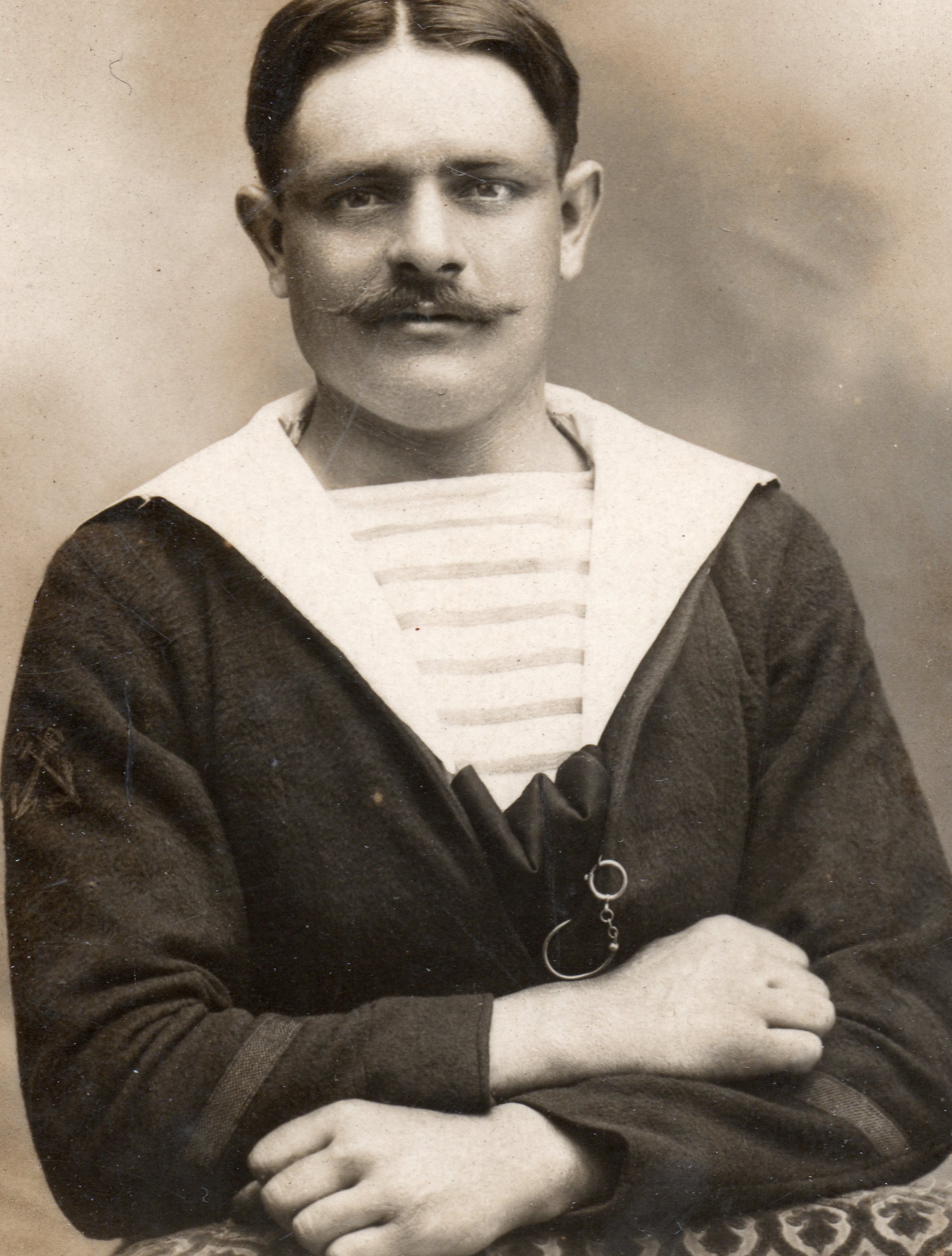 Jean LEGOFF père à Florentine et le frère de François LEGOFF cuirassée croiseur Jules Michelet.jpg