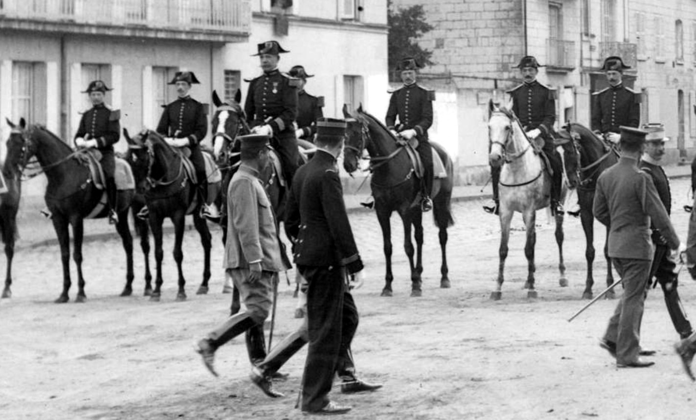 1906-1914 Ecuyers.jpg