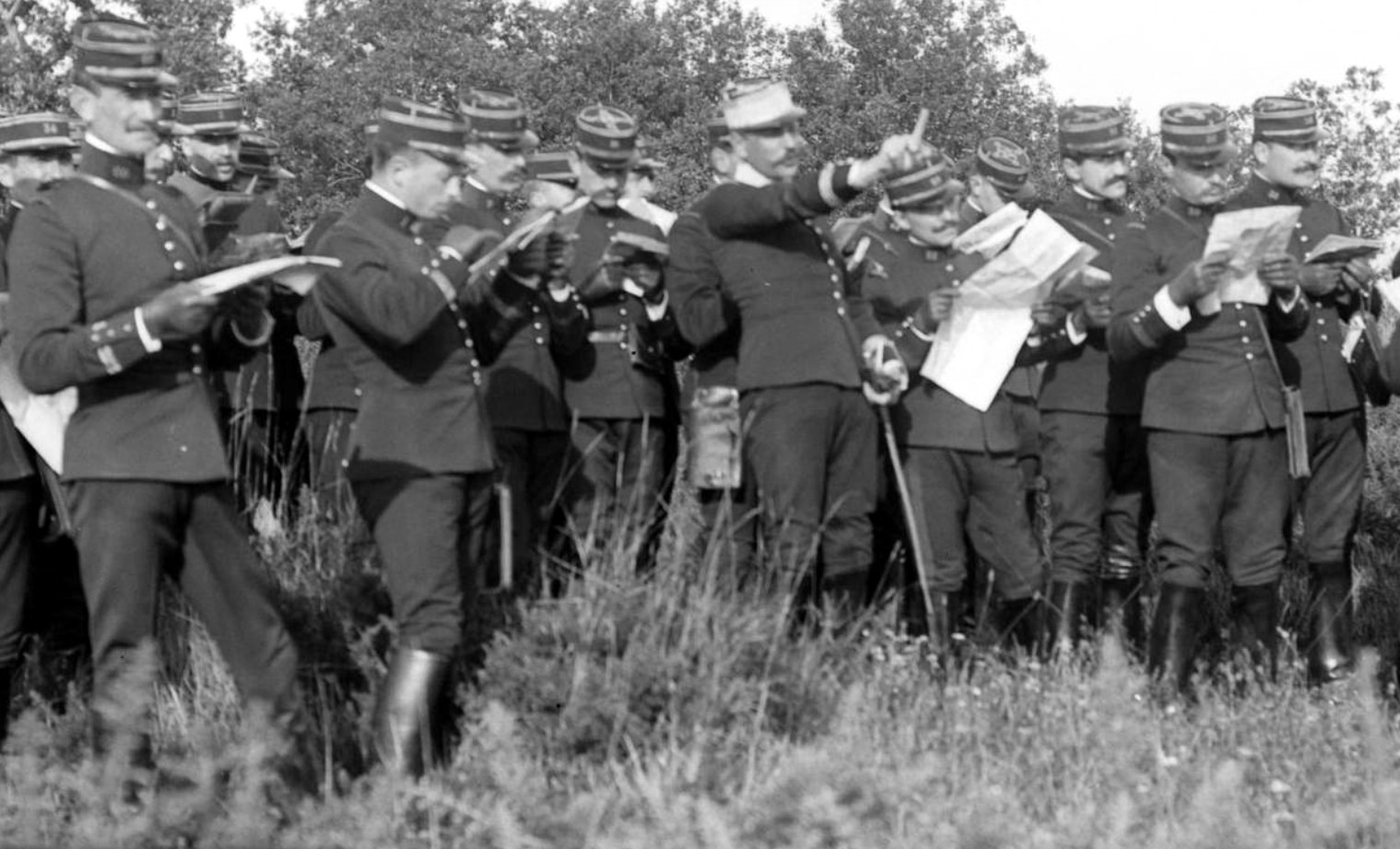 1906-1914 Officiers d'instruction Artillerie.jpg