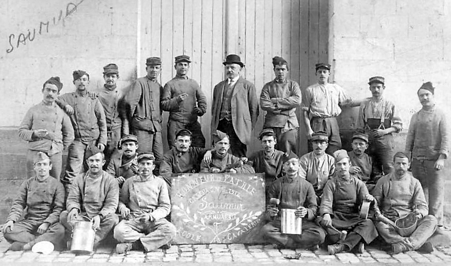 1912 Armuriers.jpg