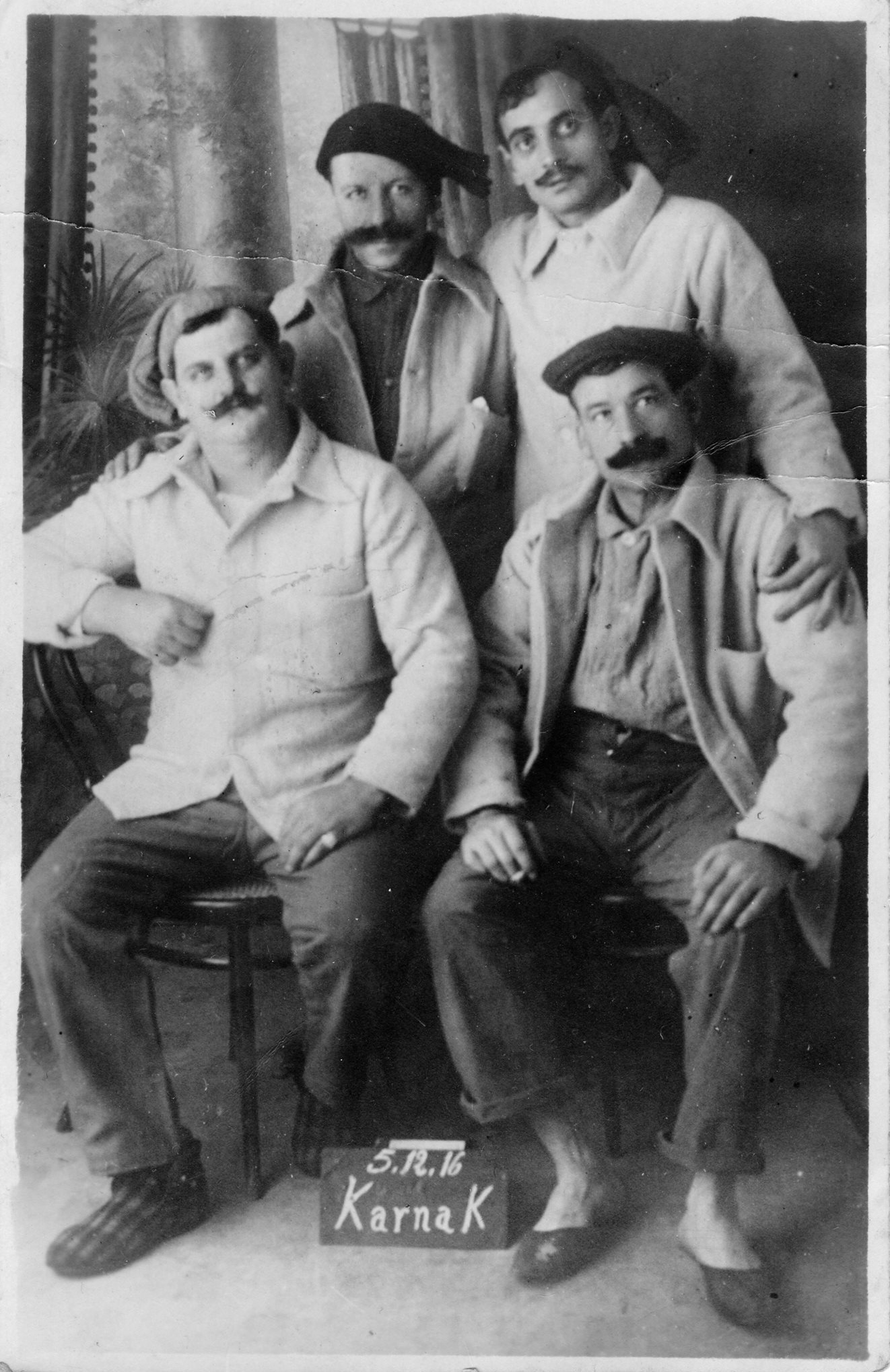 Equipage rescapé du KARNAK le  5 déc. 1916 avec Dominique SPAGNOLI, marin corse marseillais du Panier .jpg