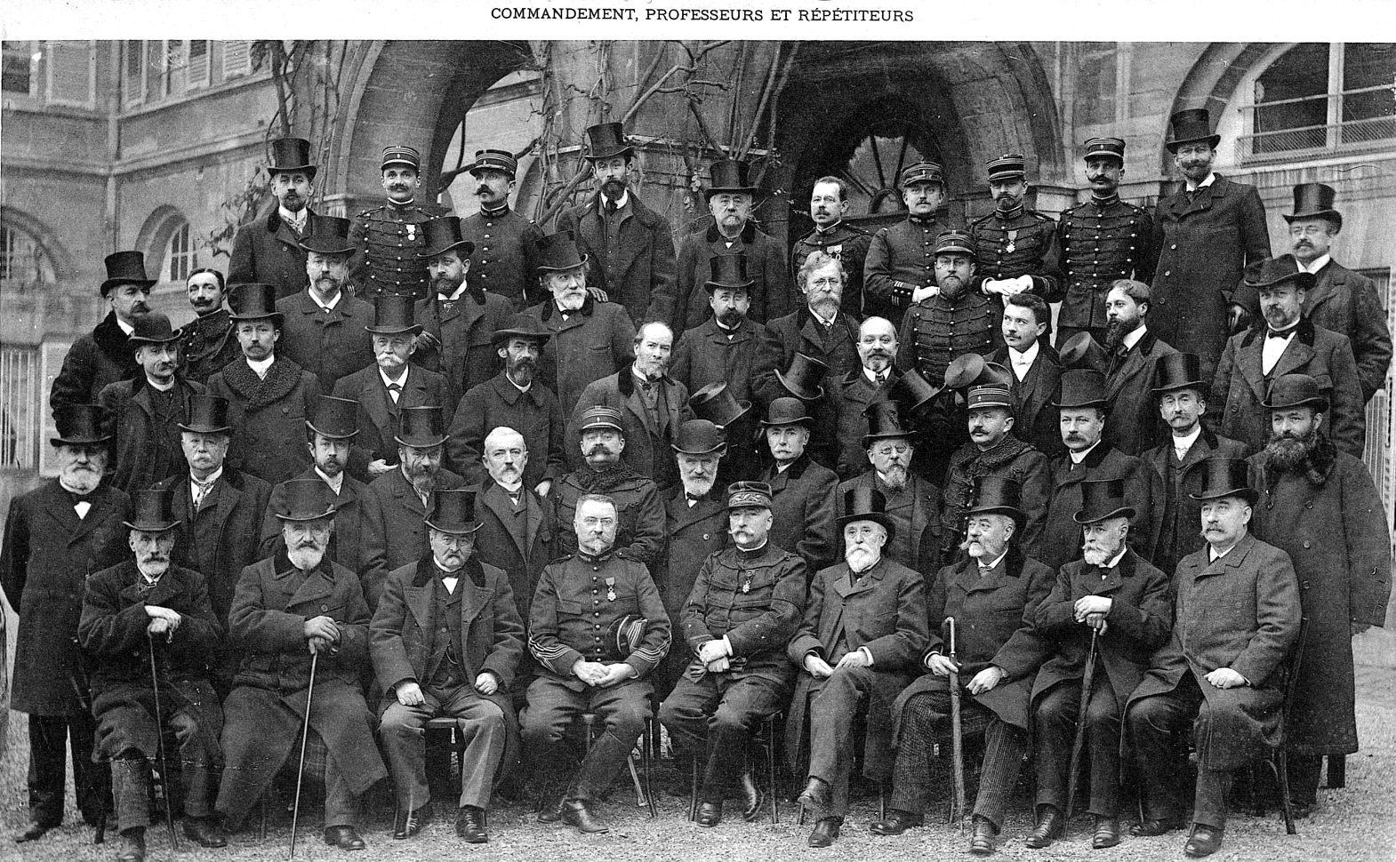 1905 Cadre.jpg
