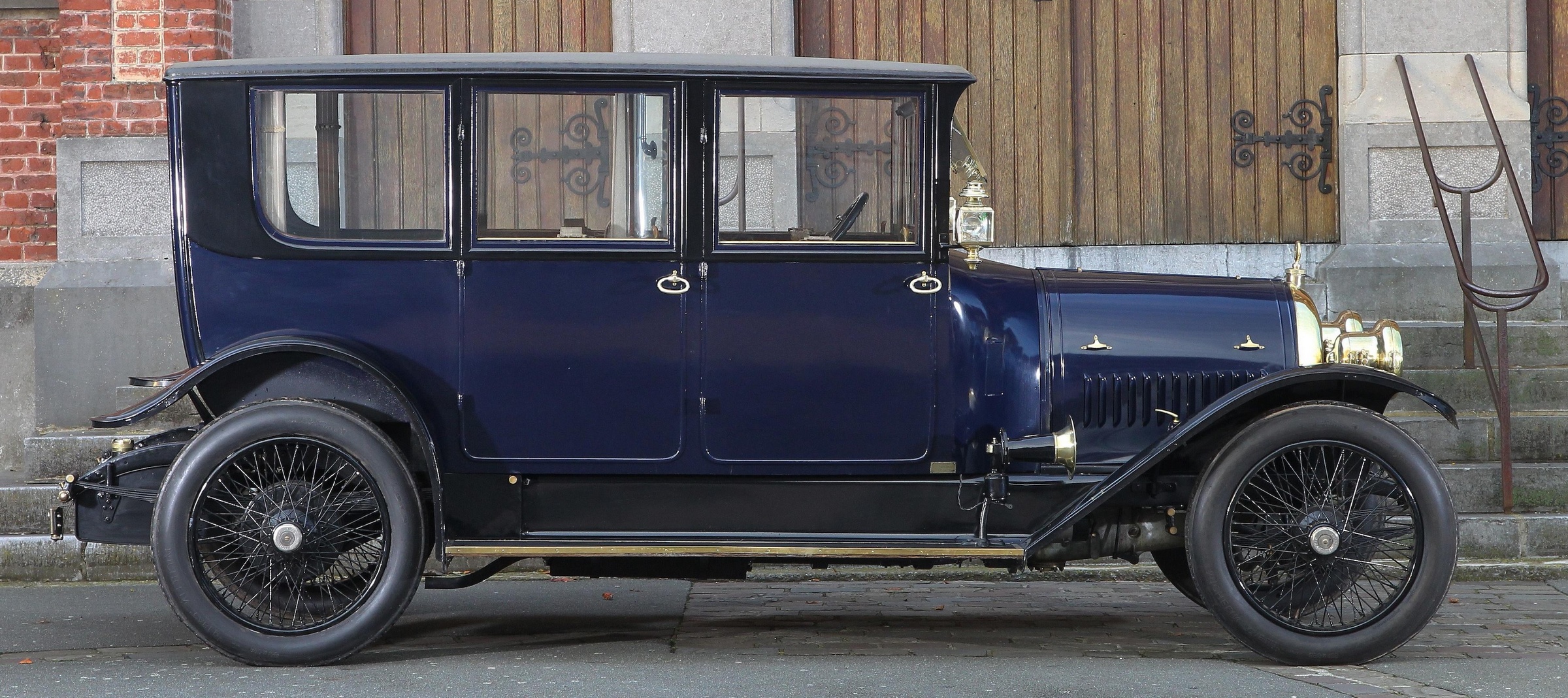WW1_Hotchkiss AF_1920_reference_Bonhams_red.jpg