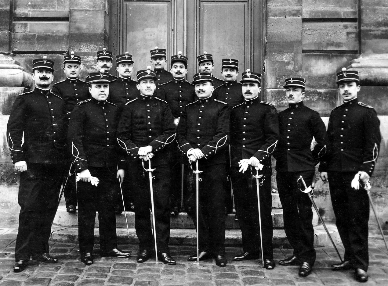 1908 Sous-officiers élèves officiers.jpg