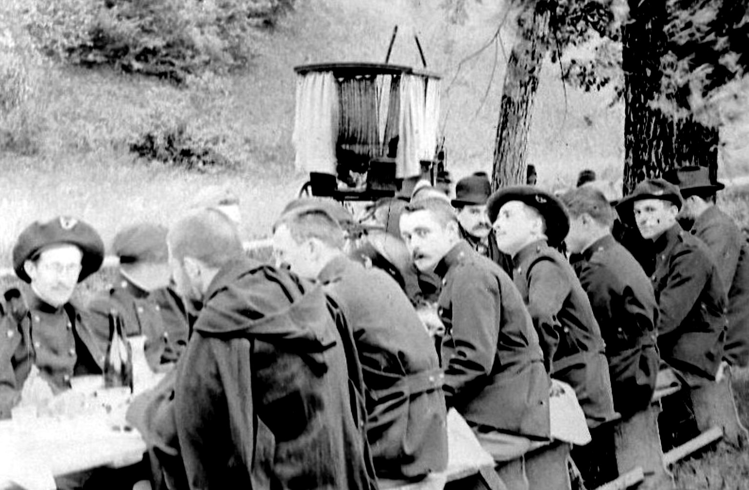 1900 Excursion 1.jpg